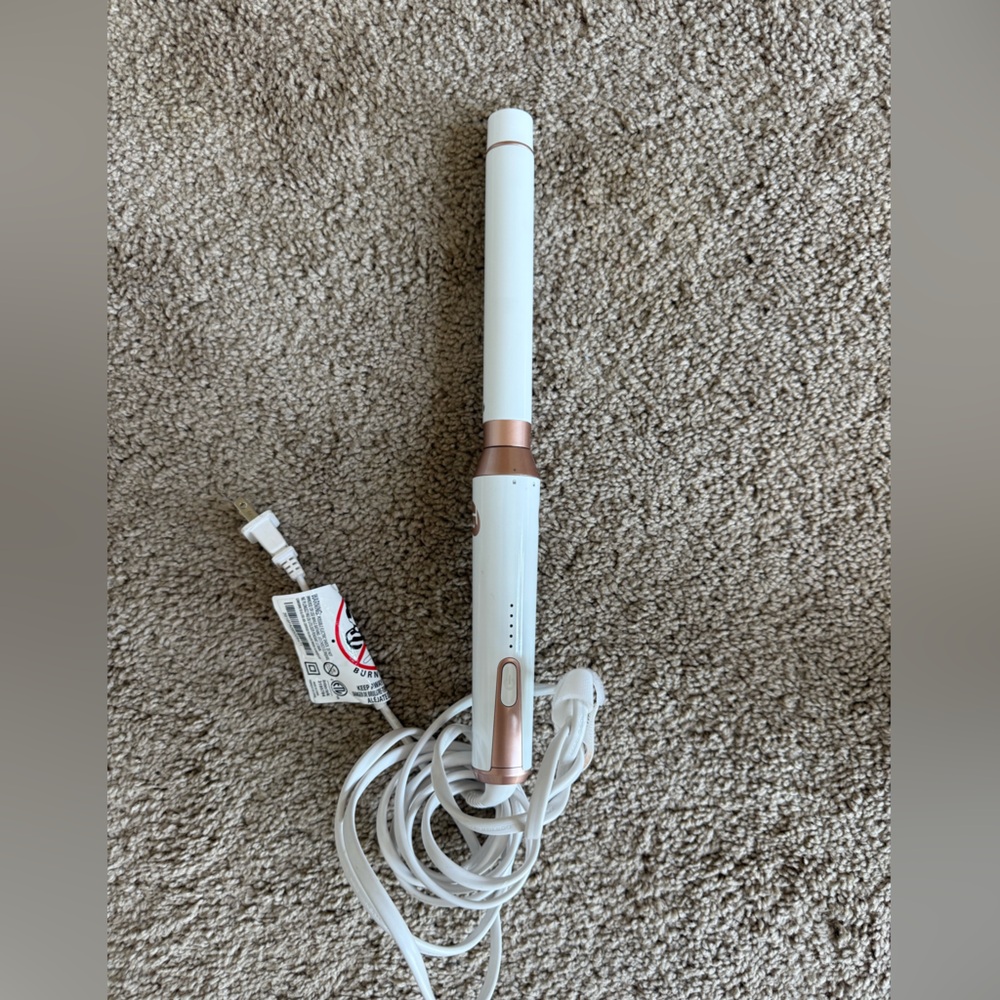 White and Rose Gold Curling Wand